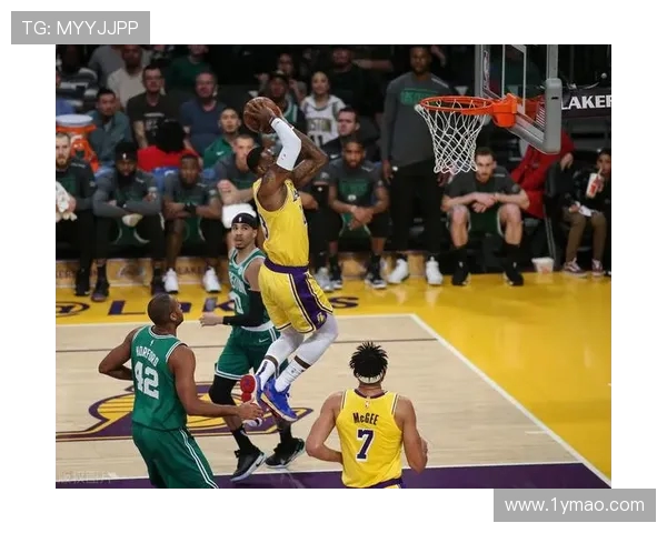 湖人与凯尔特人再度激战 NBA赛场巅峰对决引爆球迷激情