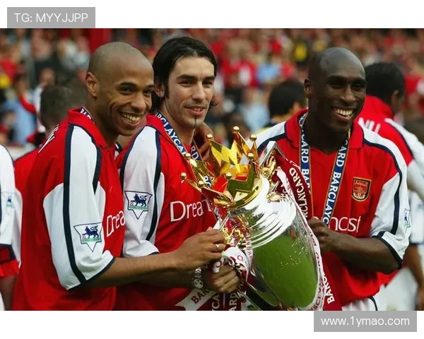 蒂埃里亨利从球场传奇到足球智慧象征的辉煌旅程