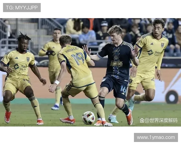 休斯顿迪纳摩与费城联激战正酣谁能在这场对决中笑到最后